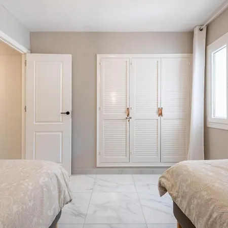 Azahara1, Mountain Views And Frontline Golf Apartment